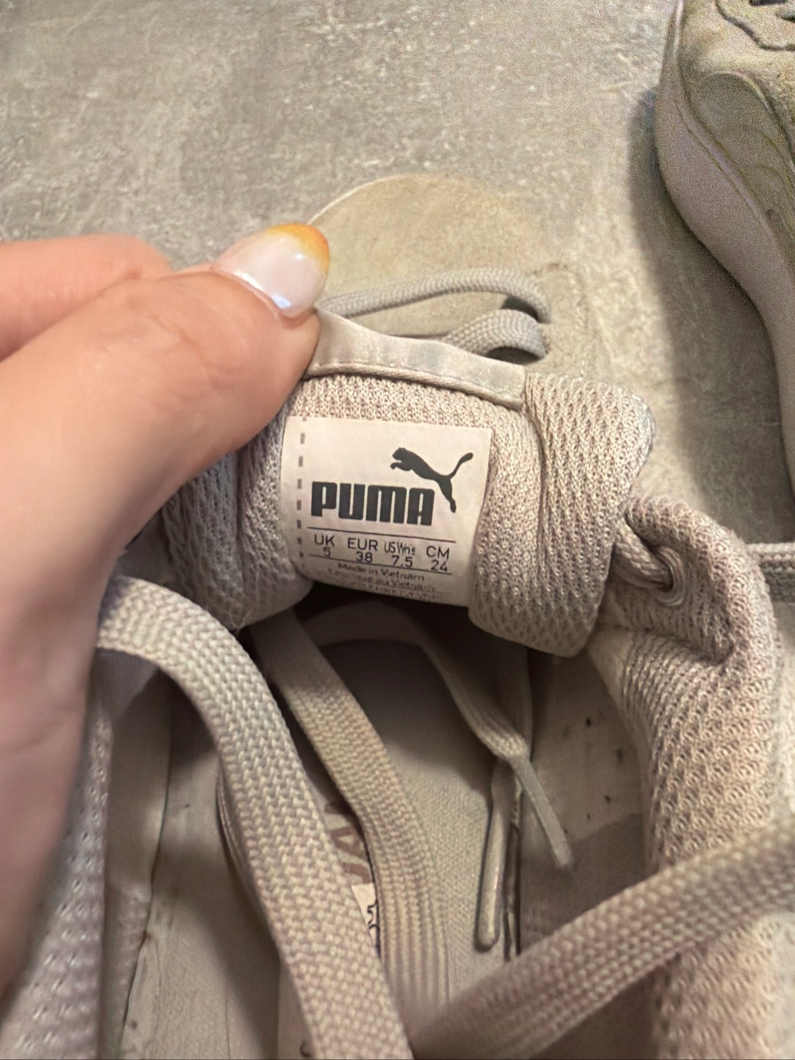 Zapato puma caqui con suela blanca talla 38 en buen estado – photo 4